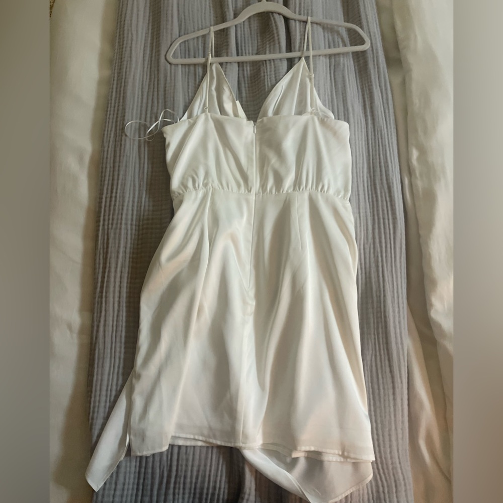 NWT WAYF V-Neck Sleeveless Tie Waist Wrap Mini Dress - Picture 3 of 5